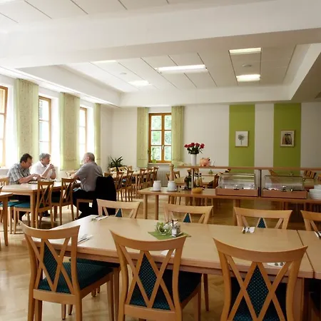 Kloster St. Josef מלון