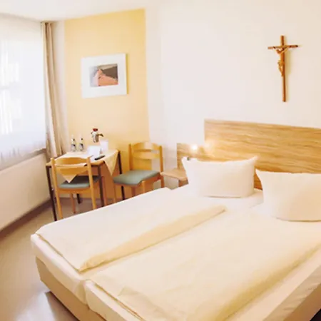 מלון Kloster St. Josef 2*