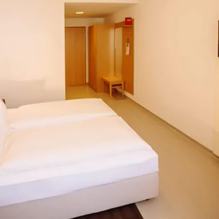 Kloster St. Josef 2* نيوماركت إن دير أوبيرفالز