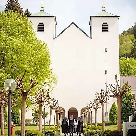 فندق Kloster St. Josef 2*
